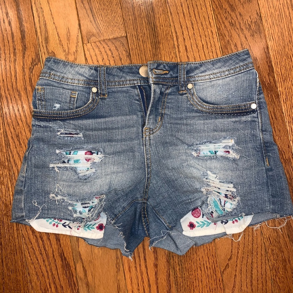 Embroidered Pocket Medium Wash Denim Shorts